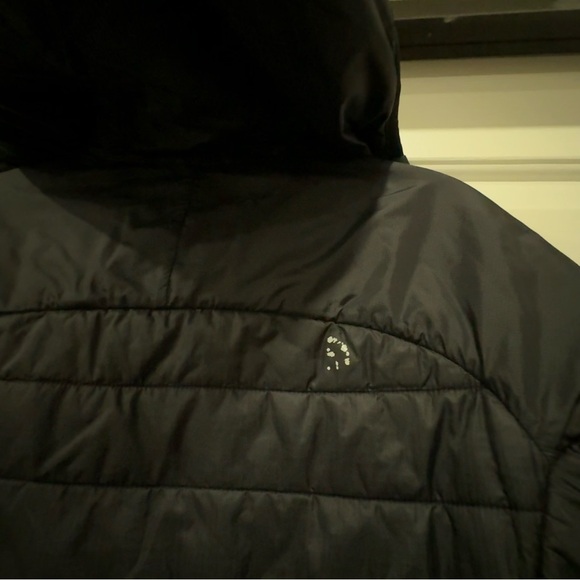 The North Face Black Ski Jacket with Quilted Design and Hood - Picture 12 of 15